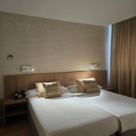 Hotel Daniya 3*