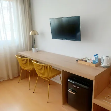 Hotel Daniya 3*