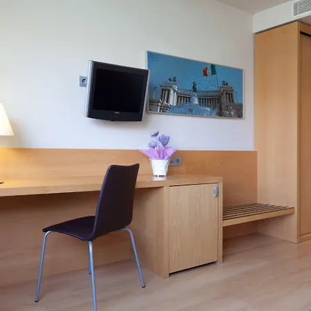 Hotel Daniya 3*