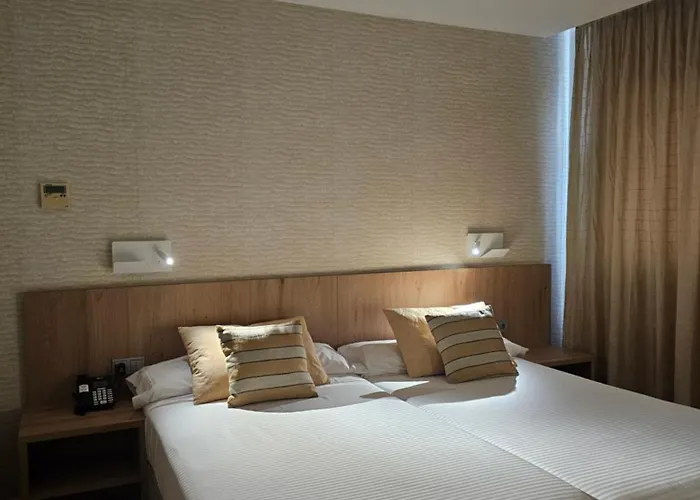 Ξενοδοχείο Daniya 3*